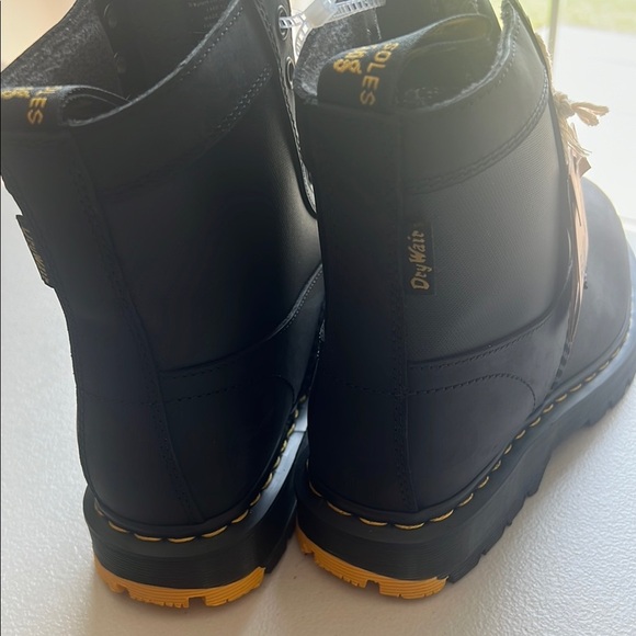 Dr. Martens Black Boots Women’s 7 Black Leather Trinity 1460 - Picture 5 of 8